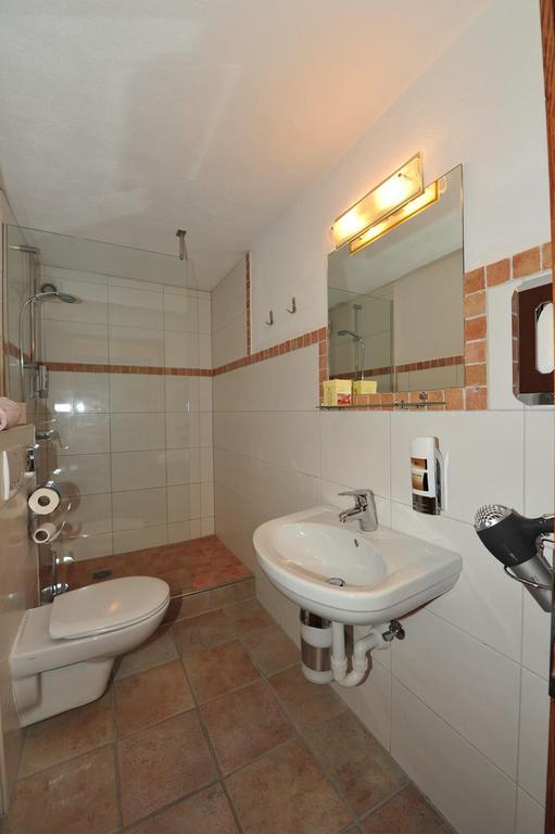 One-Bedroom Apartment Annex,339472987:JPEG